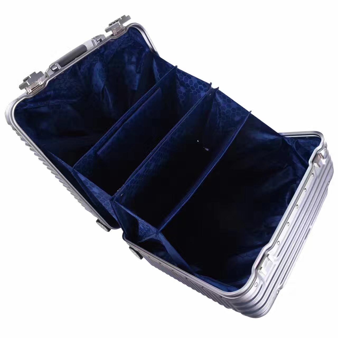 Nhà máy sản xuất hộp đựng bánh xe phổ thông khung nhôm 18 inch thiết kế tùy chỉnh