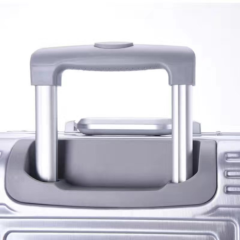 Nhà máy sản xuất hộp đựng bánh xe phổ thông khung nhôm 18 inch thiết kế tùy chỉnh